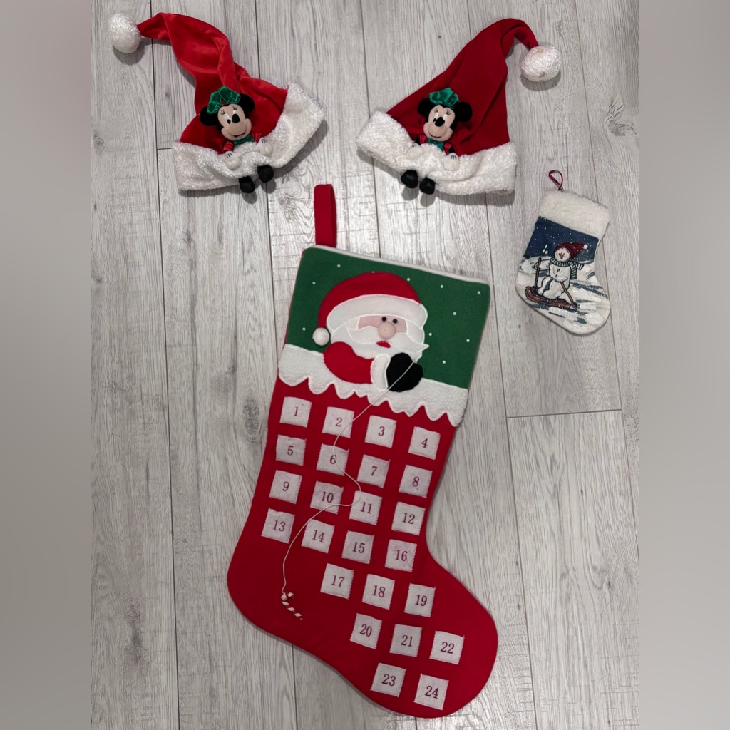 4 Christmas Items: 2 Walt Disney World Minnie Mouse Christmas Hats & 2 Stockings